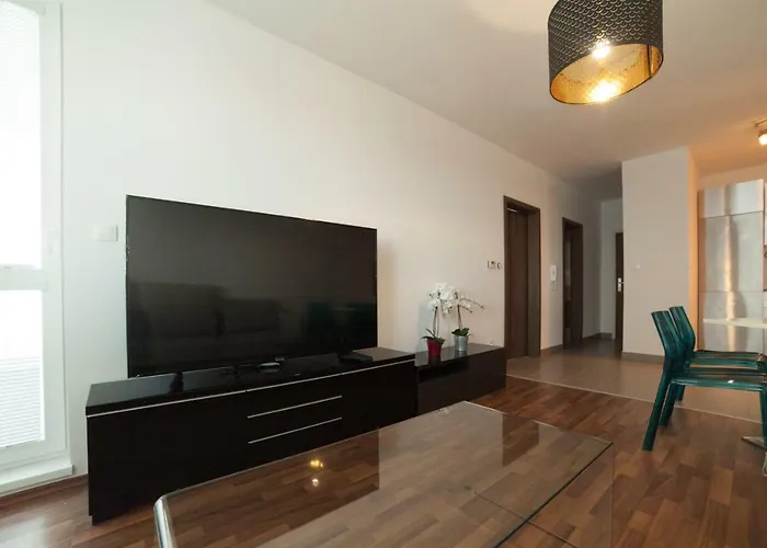 Apartman After Eight