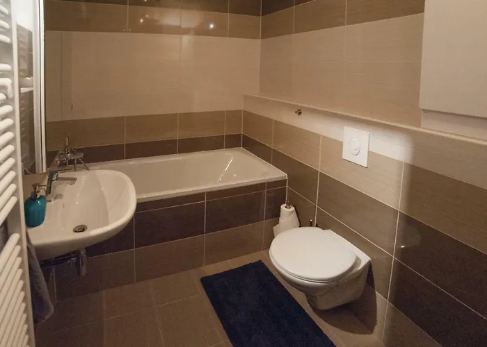 After Eight * Pressburg